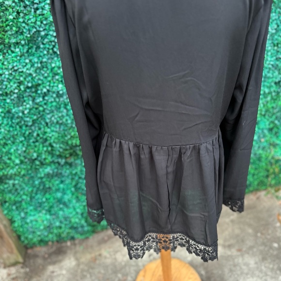 Black top with lace accents! - Picture 3 of 4